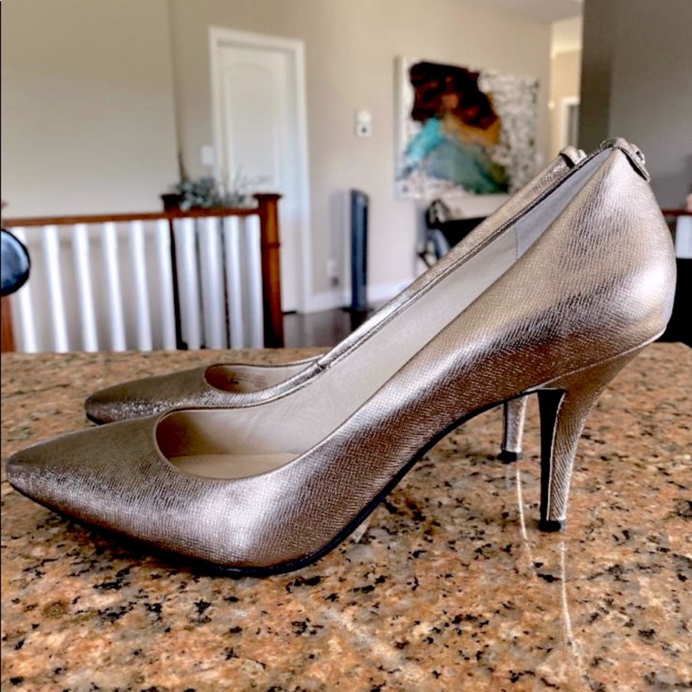 Micheal Kors pumps size 9.5 M Metalic